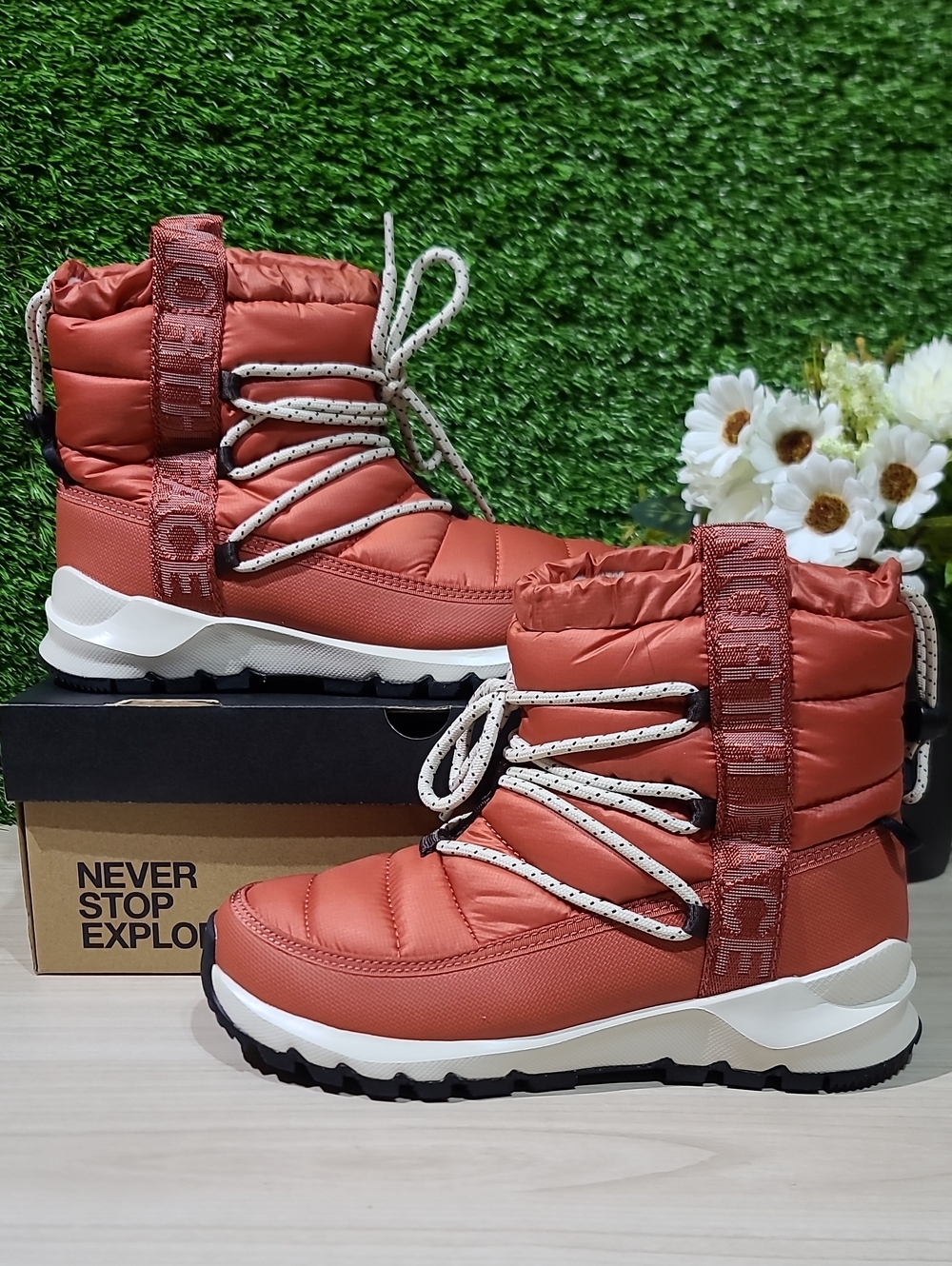 The North Face Women's Thermoball Lace-up Boots Burnt Orchre/TNF Black US 6 NEW